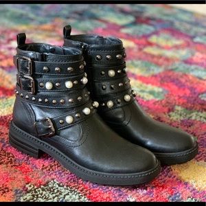 G by GUESS🖤Groovi Motorcycle Booties